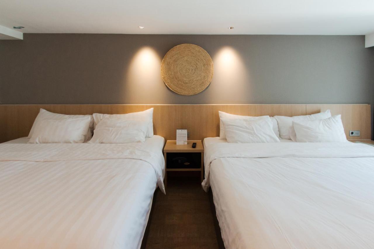 Aveta Hotel Malioboro Jogjakarta Buitenkant foto
