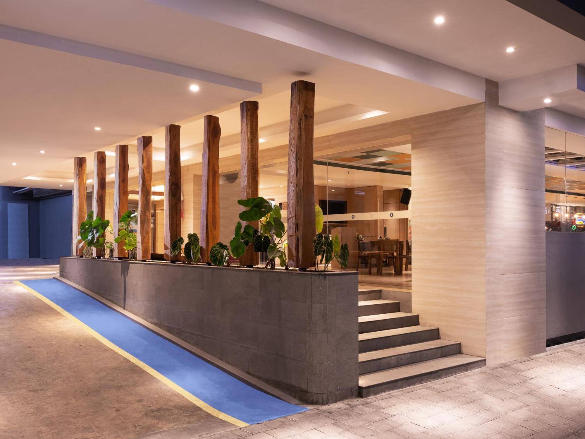 Aveta Hotel Malioboro Jogjakarta Buitenkant foto