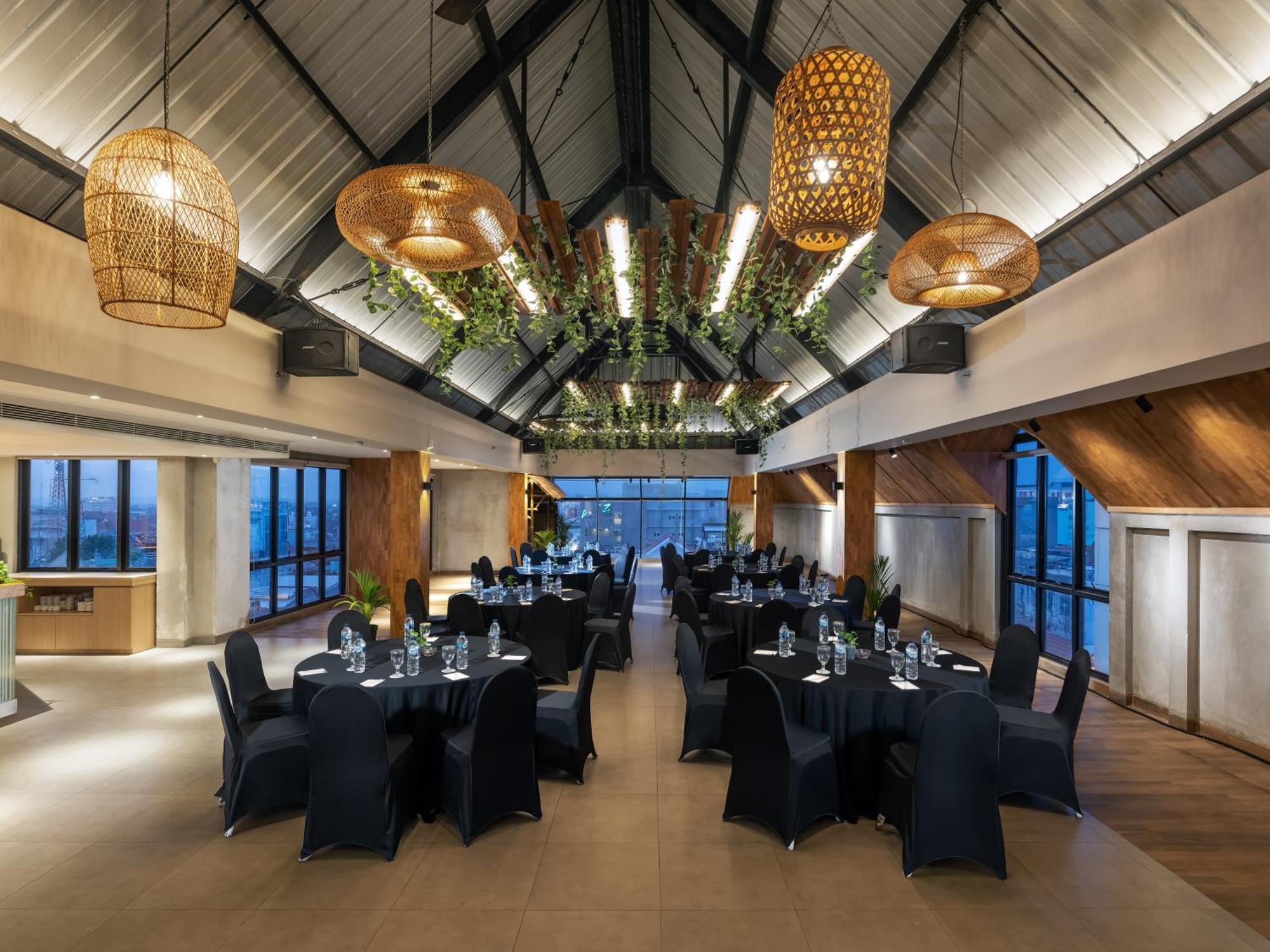 Aveta Hotel Malioboro Jogjakarta Buitenkant foto