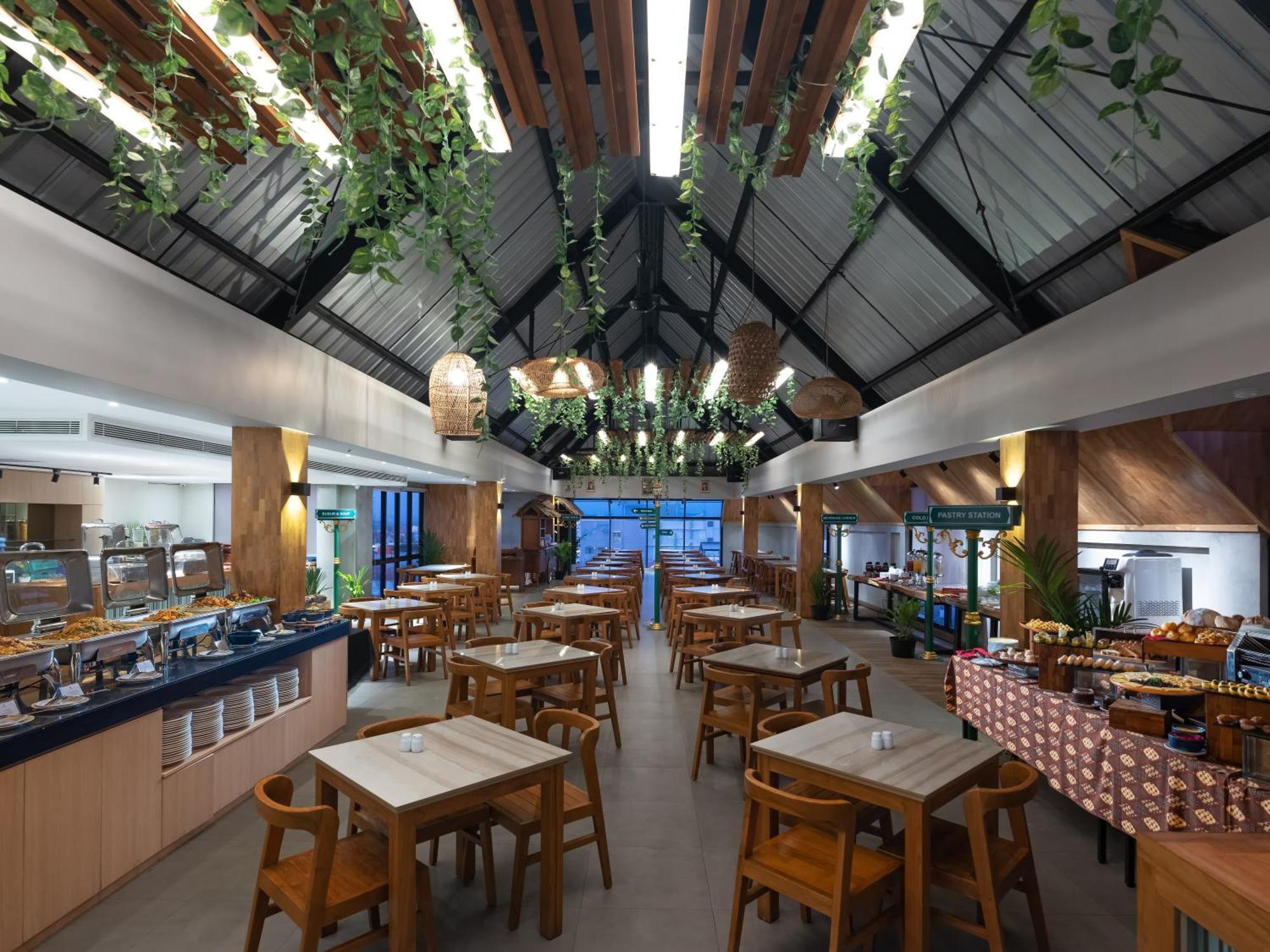 Aveta Hotel Malioboro Jogjakarta Buitenkant foto