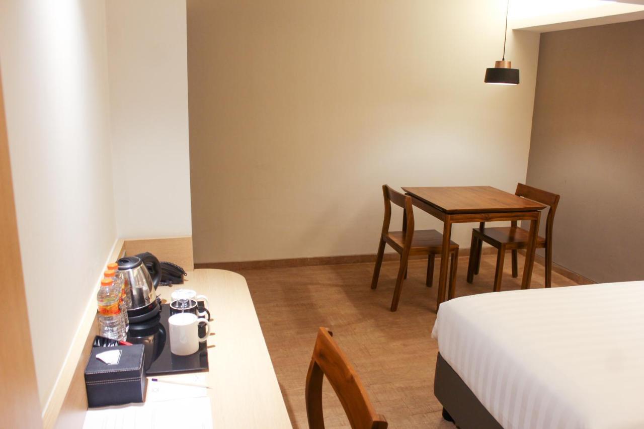 Aveta Hotel Malioboro Jogjakarta Buitenkant foto